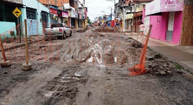 Obra de drenagem na Rua Papa João XVIII_ Foto Ed Santos Acorda Cidade