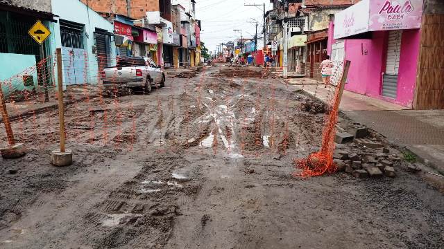 Obra de drenagem na Rua Papa João XVIII_ Foto Ed Santos Acorda Cidade