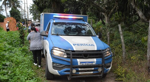Corpo encontrado em matagal