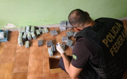 Polícia Federal cumpre mandados em Feira de Santana relativos a contrabando de medicamentos e cigarros