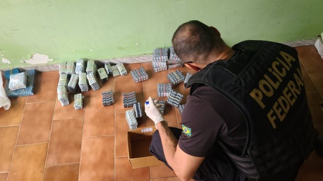 Polícia Federal cumpre mandados em Feira de Santana relativos a contrabando de medicamentos e cigarros