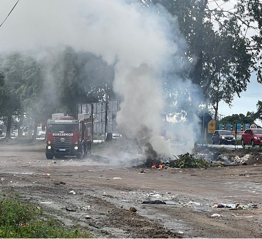 Moradores relatam problemas nas ruas de Feira de Santana; confira