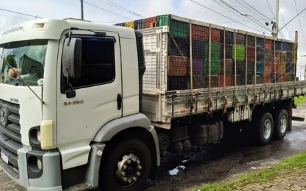 PRF recupera caminhão tomado de assalto e liberta reféns em Salvador