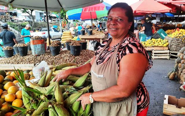 Vendedora Eliana_ Foto Ney Silva Acorda Cidade