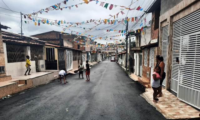 Rua Montes Claros_ decoração junina_ Foto Ney Silva Acorda Cidade