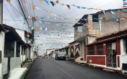 Rua Montes Claros_ decoração junina_ Foto Ney Silva Acorda Cidade