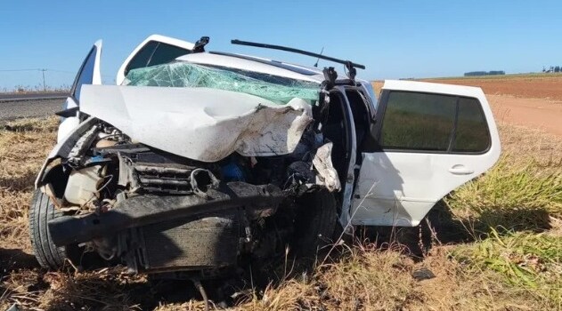 acidente entre três carros deixa dois mortos e cinco feridos 