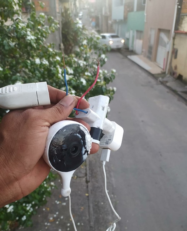 Batalhão Apolo desmonta câmeras montadas por traficantes