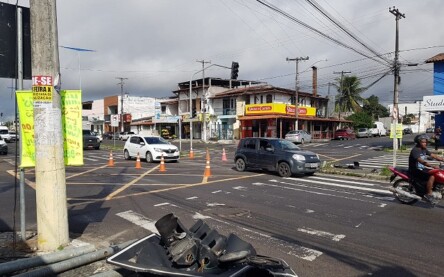 Avenida João Durval Carneiro