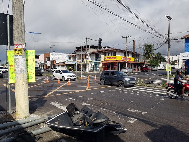 Avenida João Durval Carneiro