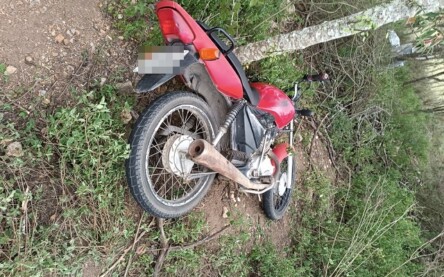 Moto encontrada em matagal