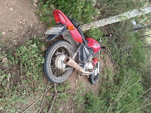 Moto encontrada em matagal