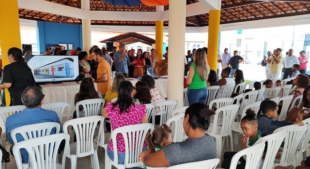 Inauguração de Escola