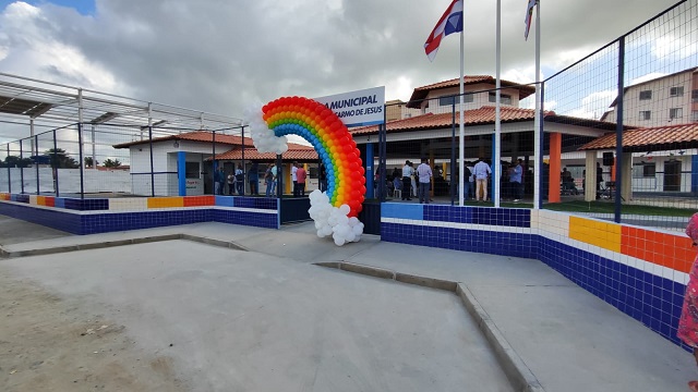 Inauguração de Escola