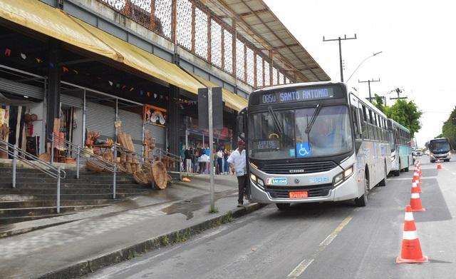 Ponto de ônibus do Shopping Cidades das Compras é reativado