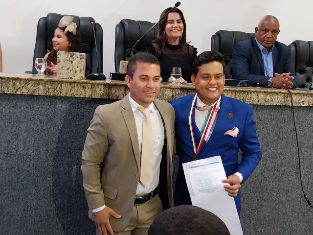 Foto: Paulo José/Acorda Cidade

thiago Aquino recebe comenda Maria Quitéria