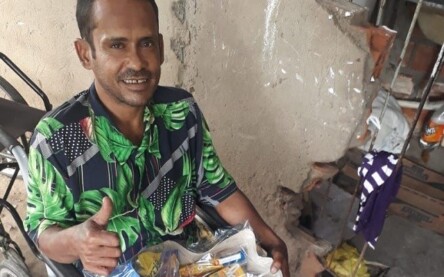 Projeto arrecada fraldas e alimentos; instituição recebeu três cadeiras de rodas essa semana