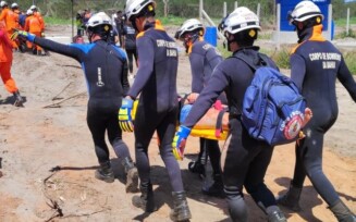 Mergulhadores do Corpo de Bombeiros | Foto: Ed Santos/Acorda Cidade