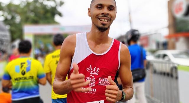 Cerca de 1.200 pessoas se inscreveram para participar da corrida em provas de 5, 10 e 15 km, promovida por uma empresa de material esportivo.