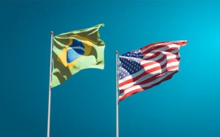 Bandeiras do Brasil e do EUA