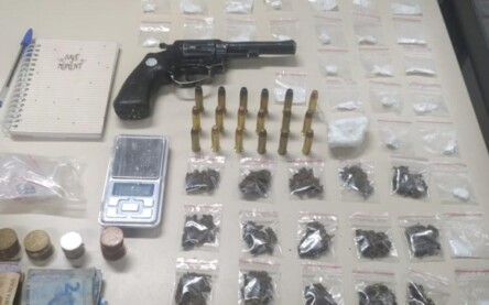 Policiais da 64ª CIPM apreendem arma de fogo e drogas durante abordagem no centro