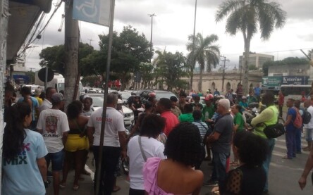 Manifestação: demora para remover corpo de homem em situação de rua causa indignação na população