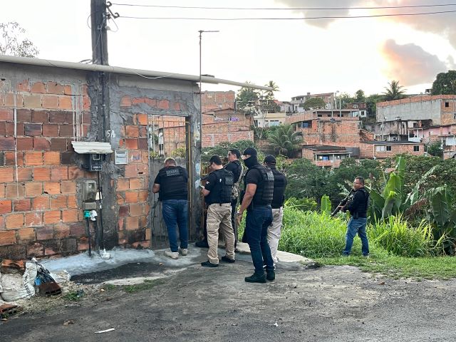 Feira e Salvador: polícia deflagra megaoperação para prender grupo envolvido em mais de 30 homicídios