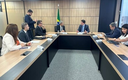 Em Brasília, Jerônimo garante manutenção de voos regionais em Vitória da Conquista, Ilhéus e Porto Seguro