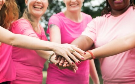 mulheres outubro rosa freepik rawpixel.com