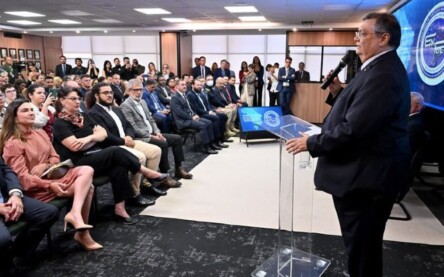 O ministro Flávio Dino (Justiça e Segurança Pública) durante o lançamento do programa em Brasília.