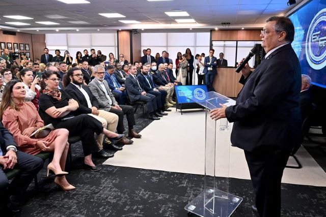 O ministro Flávio Dino (Justiça e Segurança Pública) durante o lançamento do programa em Brasília.