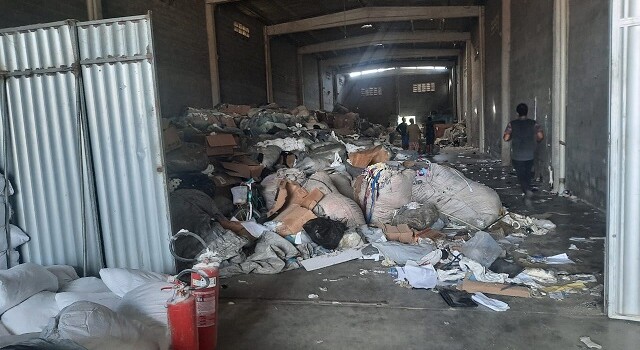 Incêndio atinge lojas no bairro Jardim Sucupira no Anel de Contorno em Feira de Santana