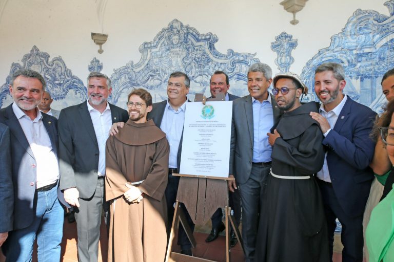 Flavio Dino e Jerônimo visitam Igreja de São Francisco