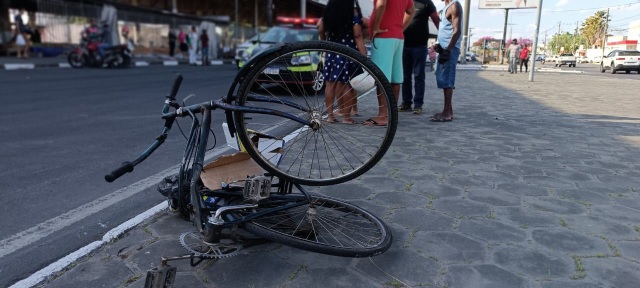 Acidente na Avenida João Durval