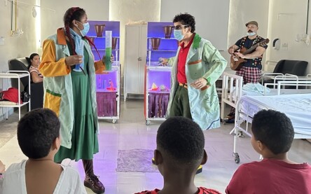 Apresentação no Hospital Santa Casa - Barra Mansa (RJ) projeto laboratório encantado