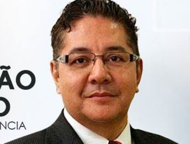 médico cirurgião plástico César Kelly Villafuerte Velez