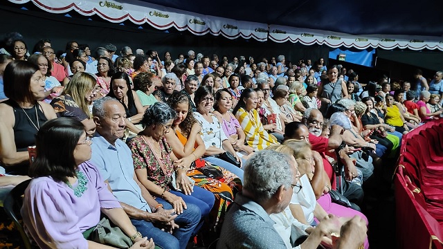 155 idosas vão ao circo em Feira de Santana ft Ed Santos Acorda Cidade5