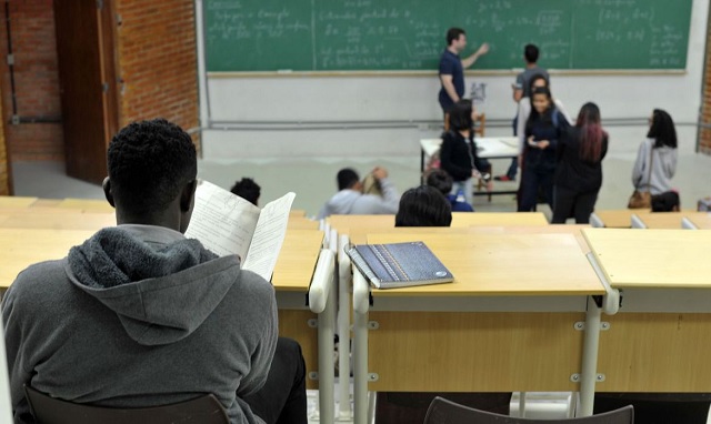 estudante sala de aula ft ag brasil