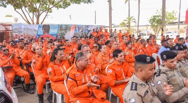 Corpo de Bombeiros de Feira de Santana recebe nova viatura e arena de esportes