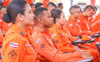 Corpo de Bombeiros de Feira de Santana recebe nova viatura e arena de esportes