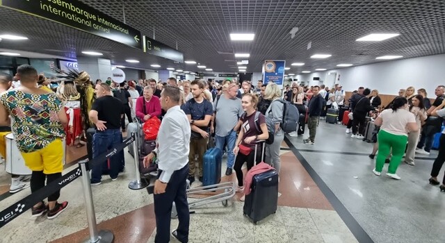 turistas chegam a bahia de varsórvia4