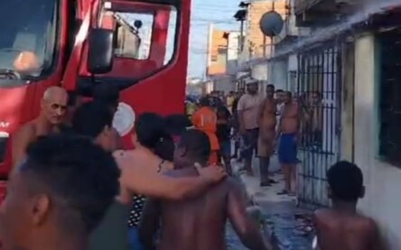 Família desabrigada devido a incêndio causado por parente