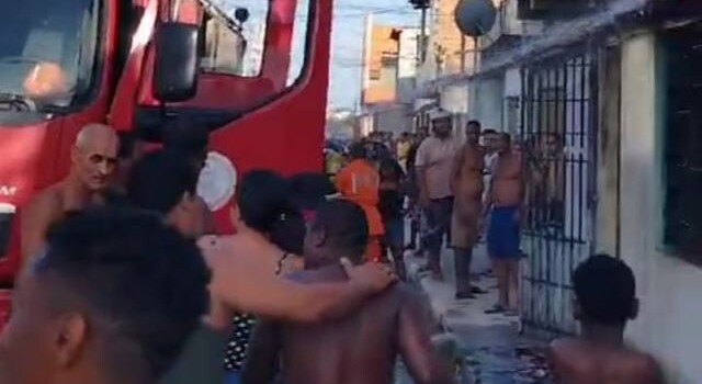 Família desabrigada devido a incêndio causado por parente