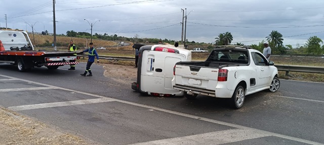 Acidente na BR-324 FT Paulo José Acorda Cidade