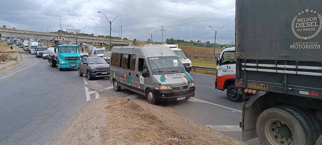 Acidente na BR-324 FT Paulo José Acorda Cidade