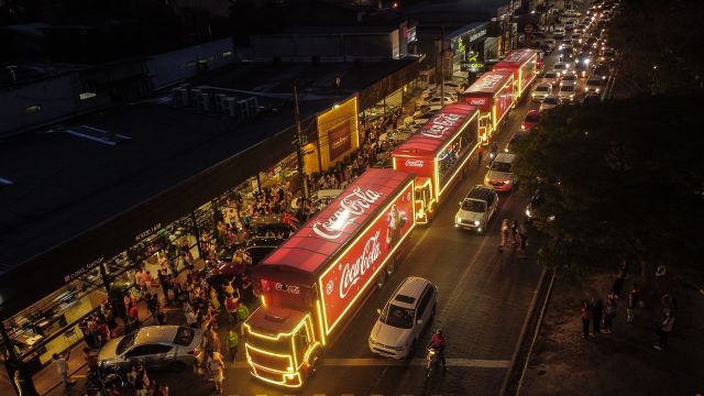 Caravana da coca-cola com o papai noel