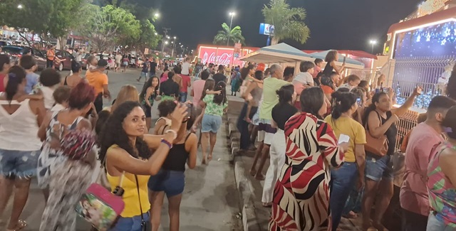 Caravana da Coca Cola ft Iara Oliveira acorda cidade8