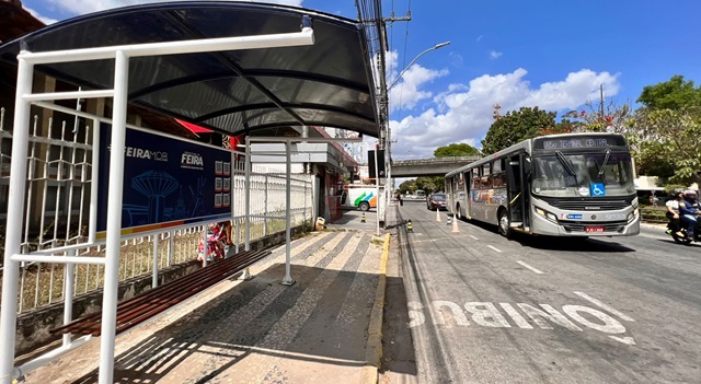 ponto de ônibus na getúlio ft andrews pedra branca4