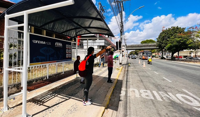 ponto de ônibus na getúlio ft andrews pedra branca4