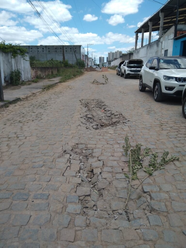 rua esburacada Santa Mônica II - foto WhatsApp